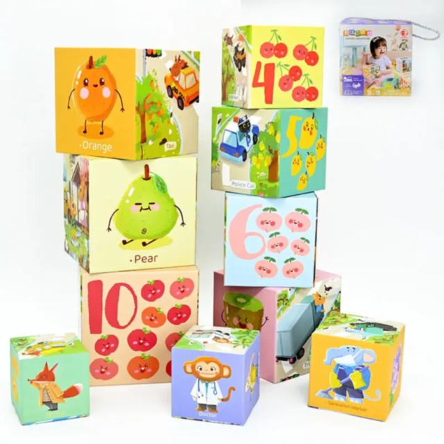 Set de cuburi „Exploratorii Formelor și Cuvintelor”