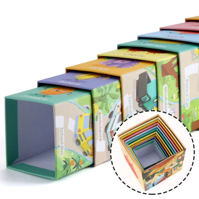 Set de cuburi „Exploratorii Formelor și Cuvintelor”