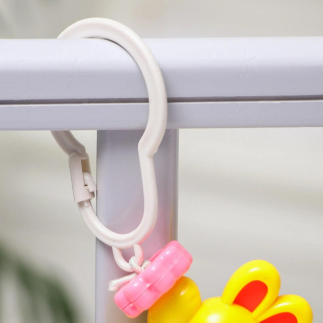 Lanț zornăitor pentru cărucior - Iepurași colorați