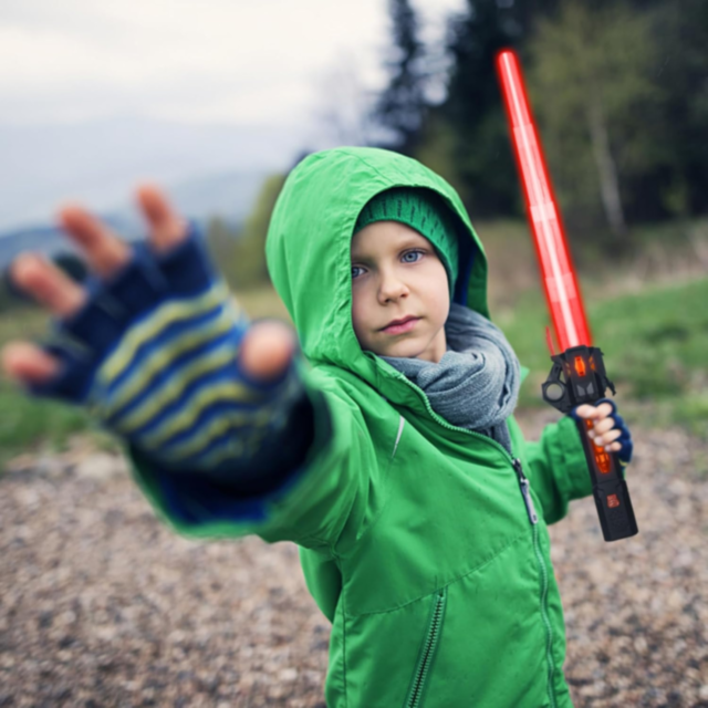 Sabie Telescopică cu Lumini Colorate și Sunete – Baterie Reîncărcabilă USB