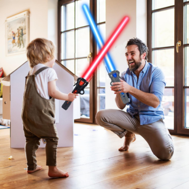 Sabie Telescopică cu Lumini Colorate și Sunete – Baterie Reîncărcabilă USB