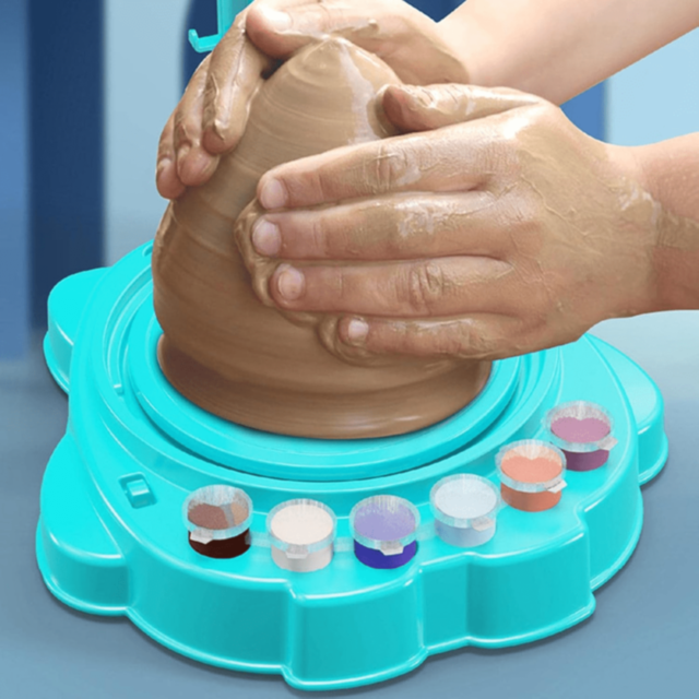 Set Olărit pentru Copii cu Lut, Culori și Unelte (culoare aleatorie)