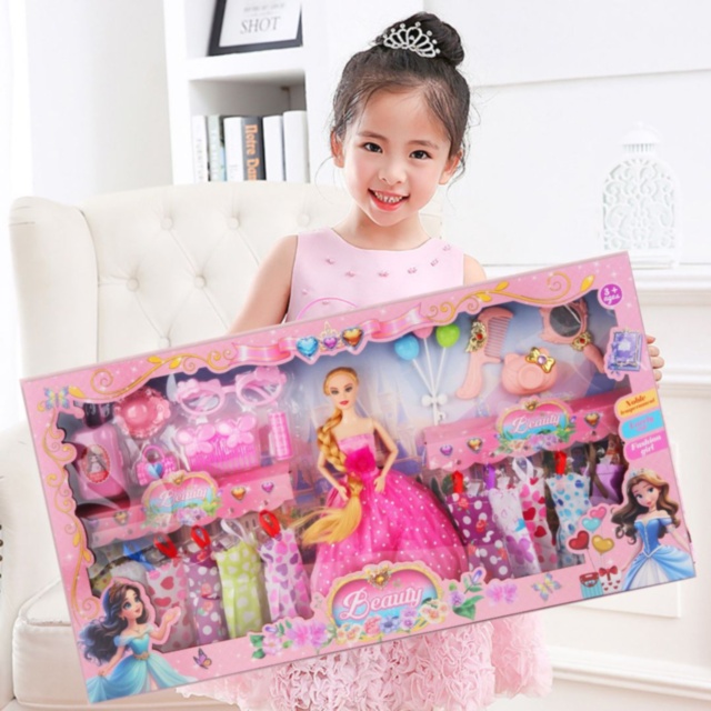 Set păpușă prințesă cu rochii și accesorii beauty