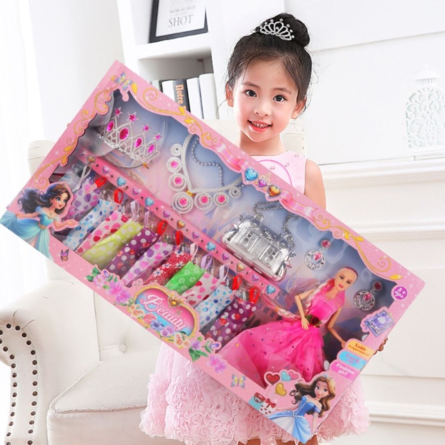 Set păpușă prințesă cu rochii și accesorii