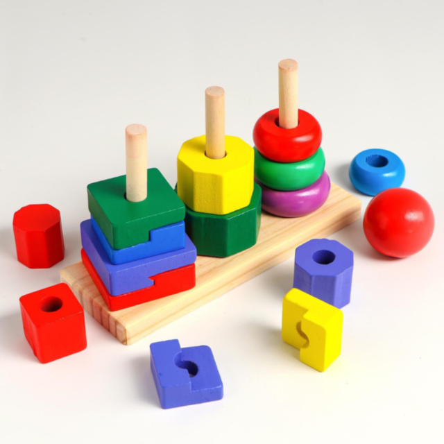 Turnuri Montessori din Lemn – Sortare, Stivuire și Forme Geometrice