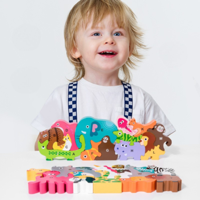 Puzzle din Lemn cu Animale și Alfabet – Joc Educativ