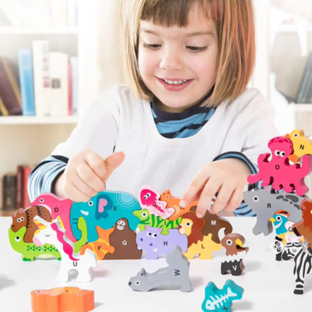 Puzzle din Lemn cu Animale și Alfabet – Joc Educativ