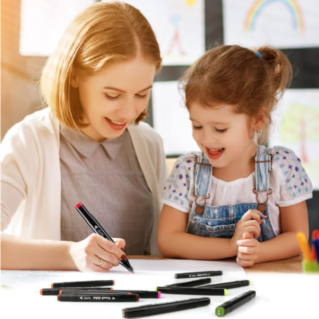 Set de 24 Markere Colorate Dublu Vârf cu Husă Compactă