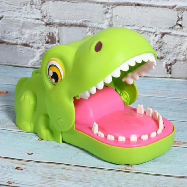 Dinozaur-Crocodil Mușcător - Joc de Reflexe Amuzant