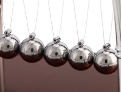 Pendulul lui Newton - Jucărie Științifică de Birou | image