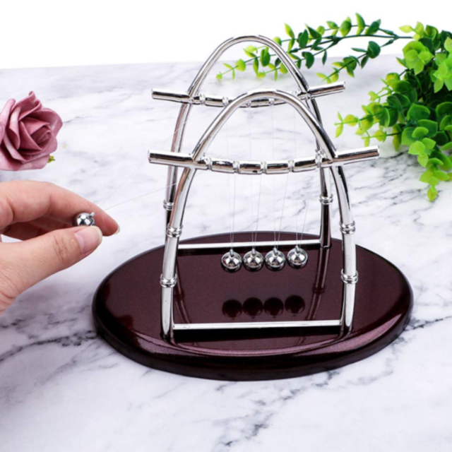 Pendulul lui Newton - Jucărie Științifică de Birou