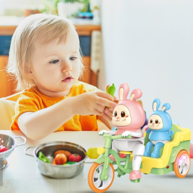 Iepurașii Veseli pe Tricicletă cu Lumină și Muzică (culoare aleatorie)