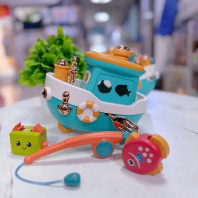 Barcă Interactivă cu Pescuit și Pești Magnetici (culoare aleatorie)