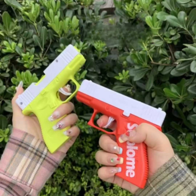 Pistol cu Apă Compact pentru Copii – Design Modern, 13 cm (culoare aleatorie)