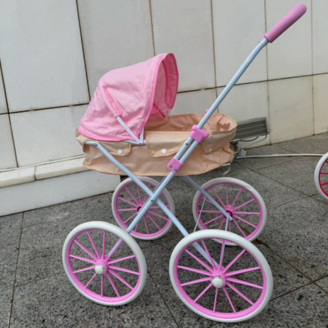 Cărucior pentru Păpuși cu Design Retro – Roz și Crem