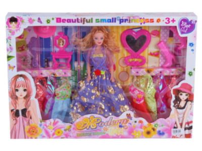 Barbie cu 8 Ținute, Încălțăminte și Oglindă  | image