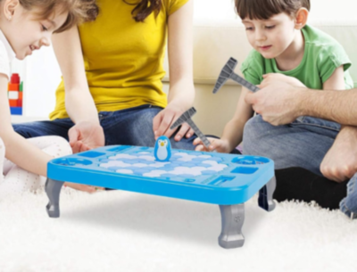 Joc Interactiv Icebreaking cu Pinguin – Distracție în Familie | image