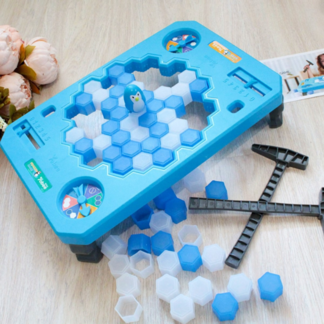 Joc Interactiv Icebreaking cu Pinguin – Distracție în Familie