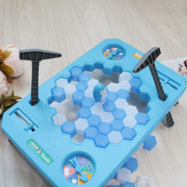 Joc Interactiv Icebreaking cu Pinguin – Distracție în Familie