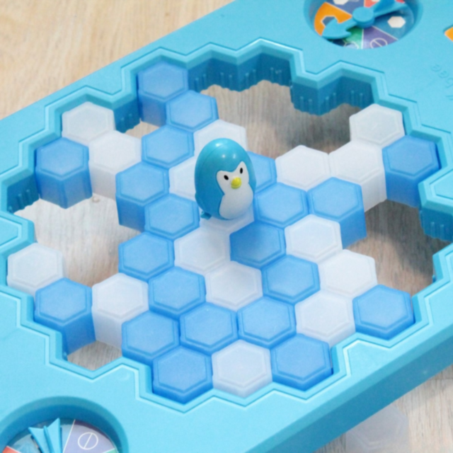 Joc Interactiv Icebreaking cu Pinguin – Distracție în Familie