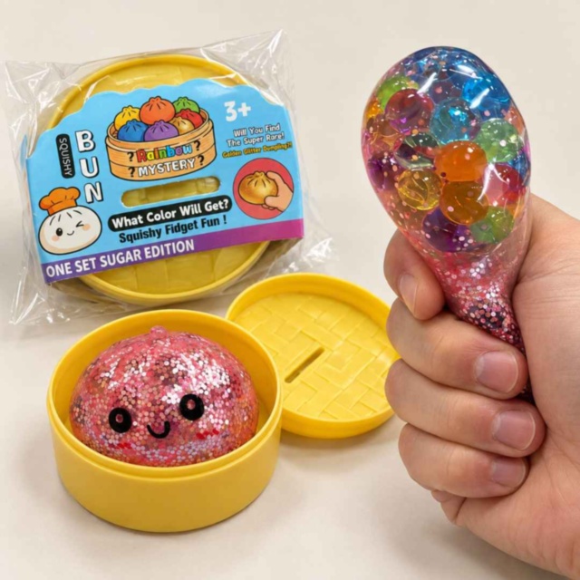 Jucărie squishy cu sclipici și bile colorate, o bucată