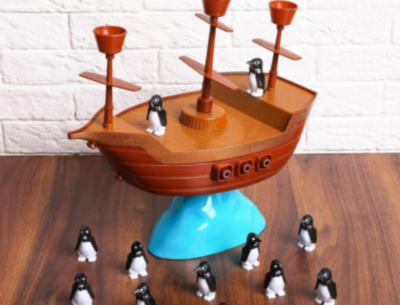 Joc de Echilibru Pirate Boat cu Pinguini, Dezvoltă Coordonarea și Răbdarea  | image
