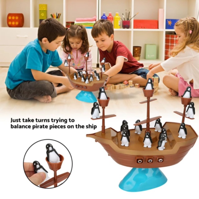 Joc de Echilibru Pirate Boat cu Pinguini, Dezvoltă Coordonarea și Răbdarea 