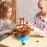Joc de Echilibru Pirate Boat cu Pinguini, Dezvoltă Coordonarea și Răbdarea 