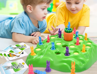 Joc Interactiv „Iepurașii și Morcovul” – Distracție și Strategie pentru Copii | image