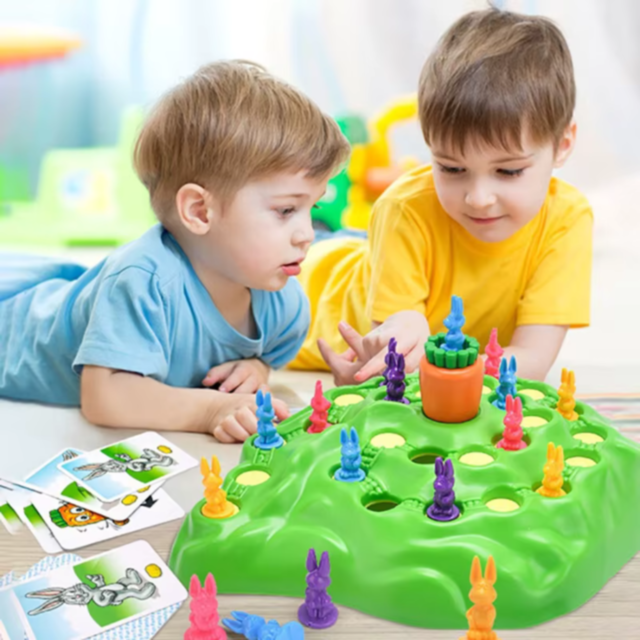 Joc Interactiv „Iepurașii și Morcovul” – Distracție și Strategie pentru Copii