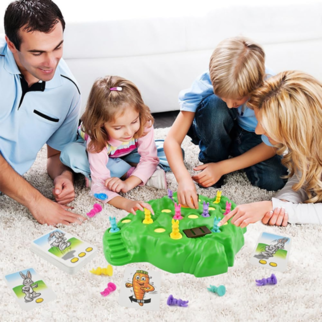 Joc Interactiv „Iepurașii și Morcovul” – Distracție și Strategie pentru Copii