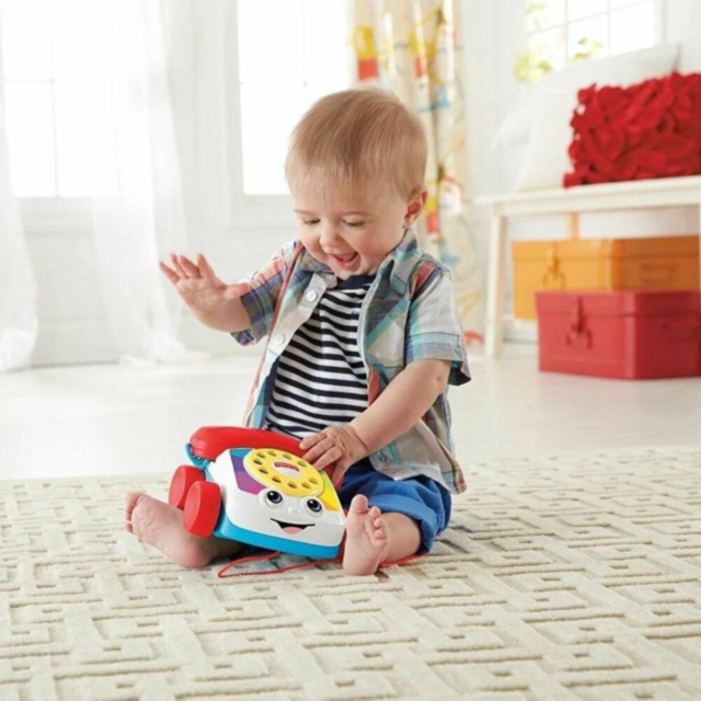 Telefon de jucărie cu roți și ață de tras – culori vesele