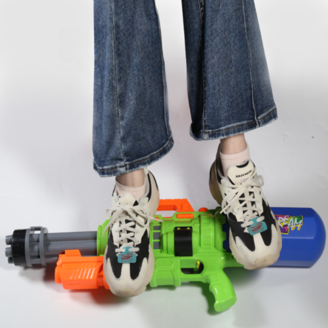 Super Pistol cu Apă de 69 cm, Capacitate Mare (culoare aleatorie)