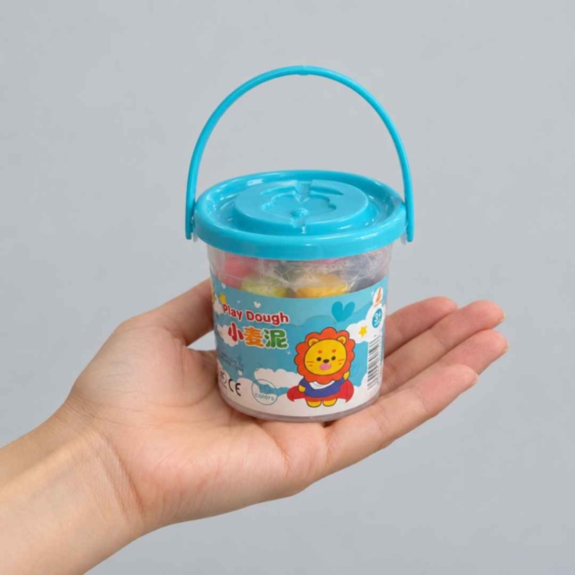 Set plastilină colorată cu 10 bucăți și formă