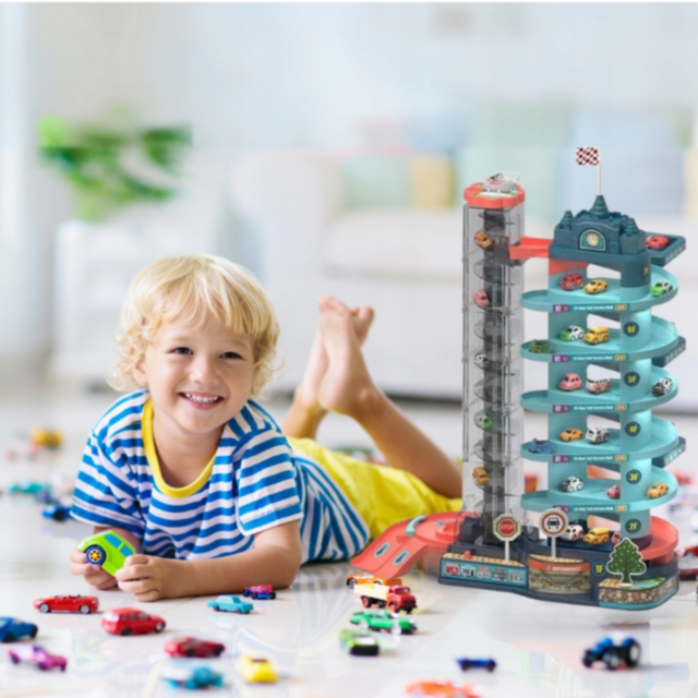 Set Parcare Etajată cu Lift și Mașinuțe Interactive