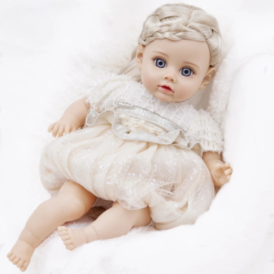 Păpușă Reborn Interactivă Blondă cu Rochie Albă și Voce – 35 cm | image