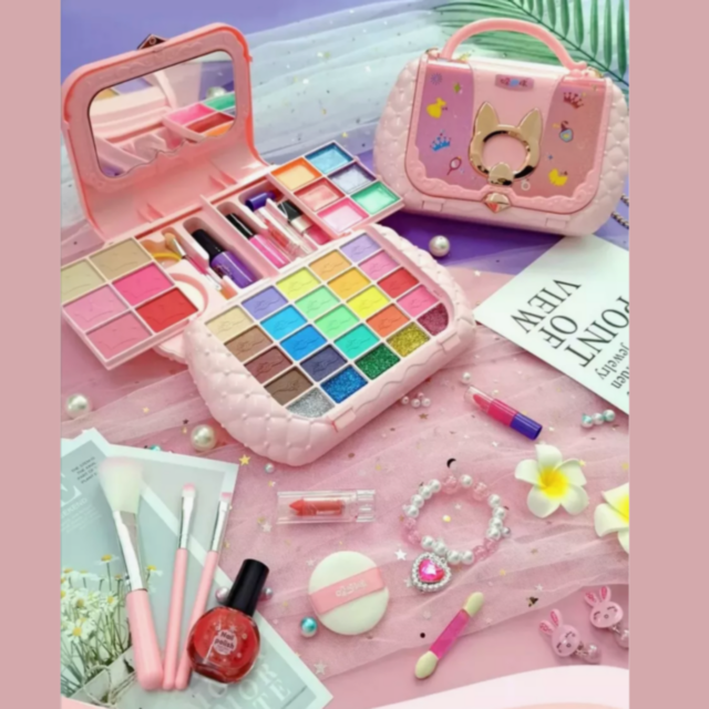 Trusa de Machiaj pentru Copii – Set Glamour în Gentuță Elegantă