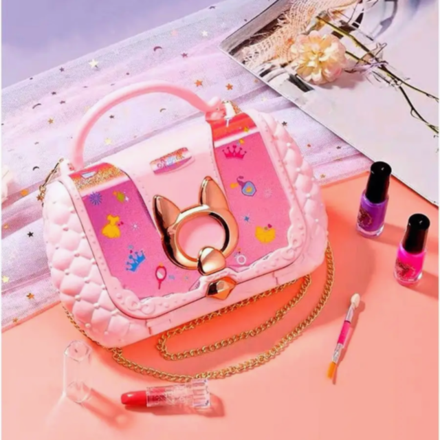 Trusa de Machiaj pentru Copii – Set Glamour în Gentuță Elegantă