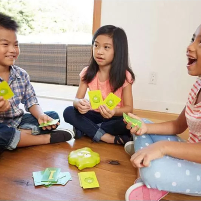 Joc Amuzant cu Cărți și Sunete – Distracție Interactivă pentru Copii