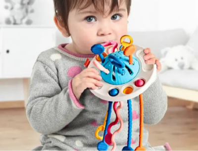 Jucărie Multisenzorială 6-în-1 cu Șnururi Texturate și Funcții Interactive (culoare aleatorie) | image