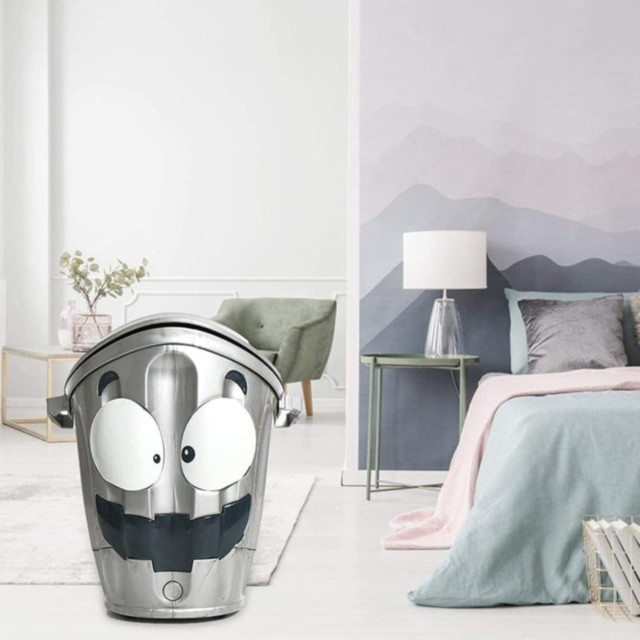 Coș de gunoi interactiv – „Bătaia cu hârtie” pentru copii