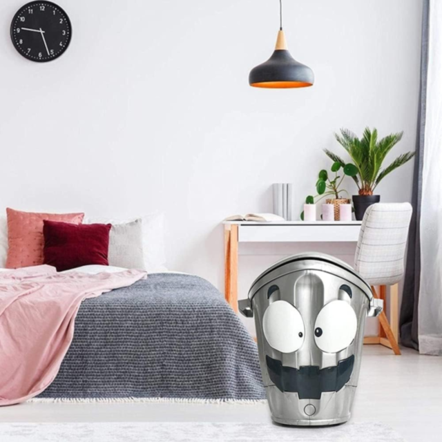 Coș de gunoi interactiv – „Bătaia cu hârtie” pentru copii