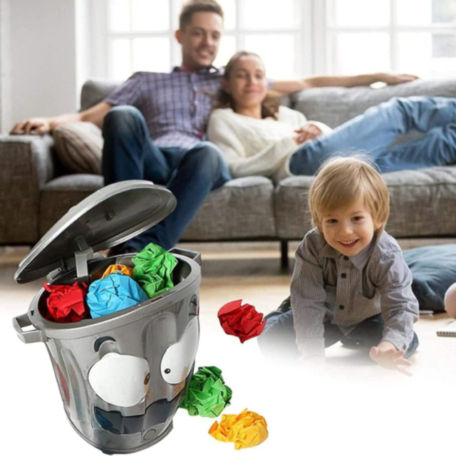 Coș de gunoi interactiv – „Bătaia cu hârtie” pentru copii