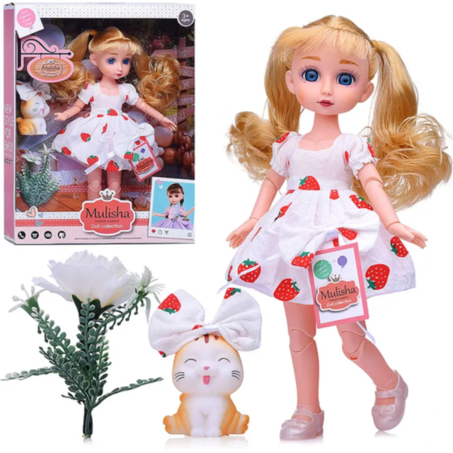 Păpușă cu Rochie Albă și Căpșuni – Set cu Accesorii pentru Fetițe