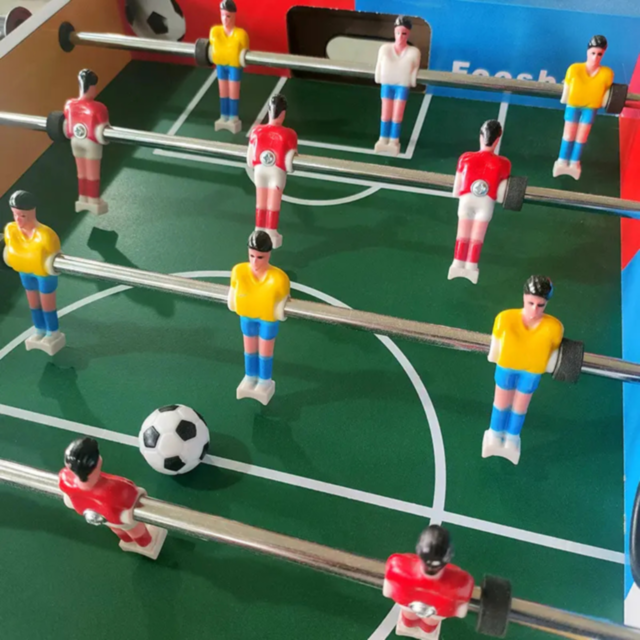 Masa de Fotbal de Jucărie pentru Copii cu Scoruri și Mânere Rotative – 69x37x62 cm