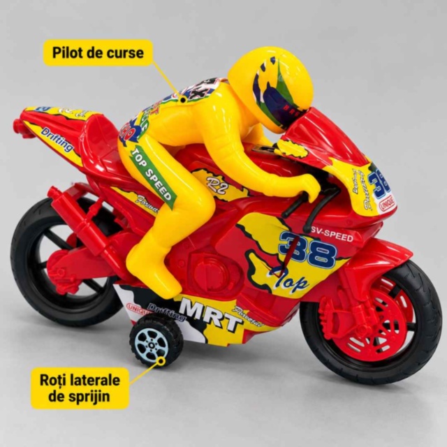 Motocicletă de curse cu pilot și roți ajutătoare