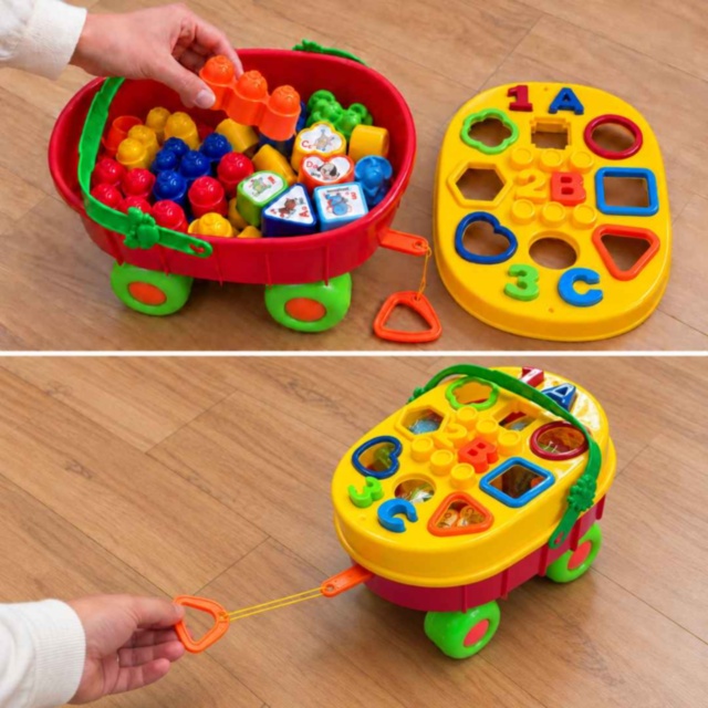 Cărucior de tras cu sortator și cuburi colorate