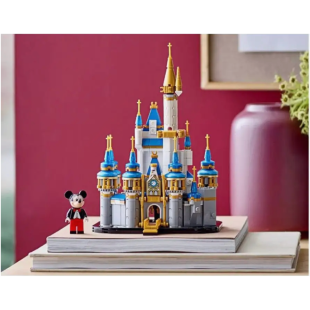 Castelul Disney de construcție cu figurina Mickey Mouse