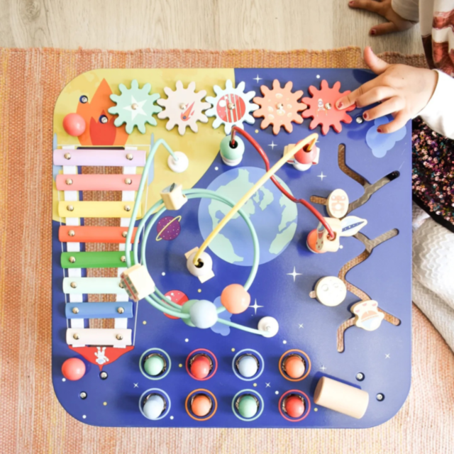 Masă Interactivă cu Activități Educaționale – Explorația Spațiului