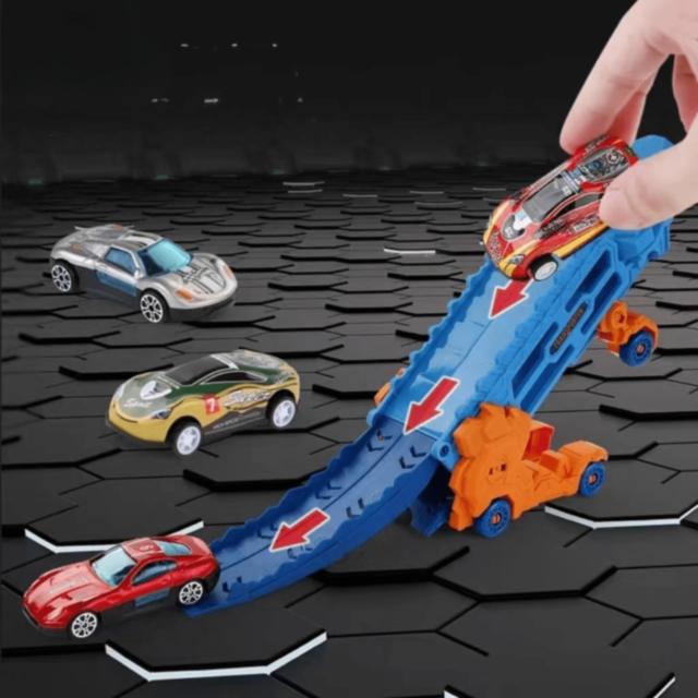 Mașină Dinozaur cu Piste Transformabile și 1 Mașinuță Metalică (model aleatoriu)